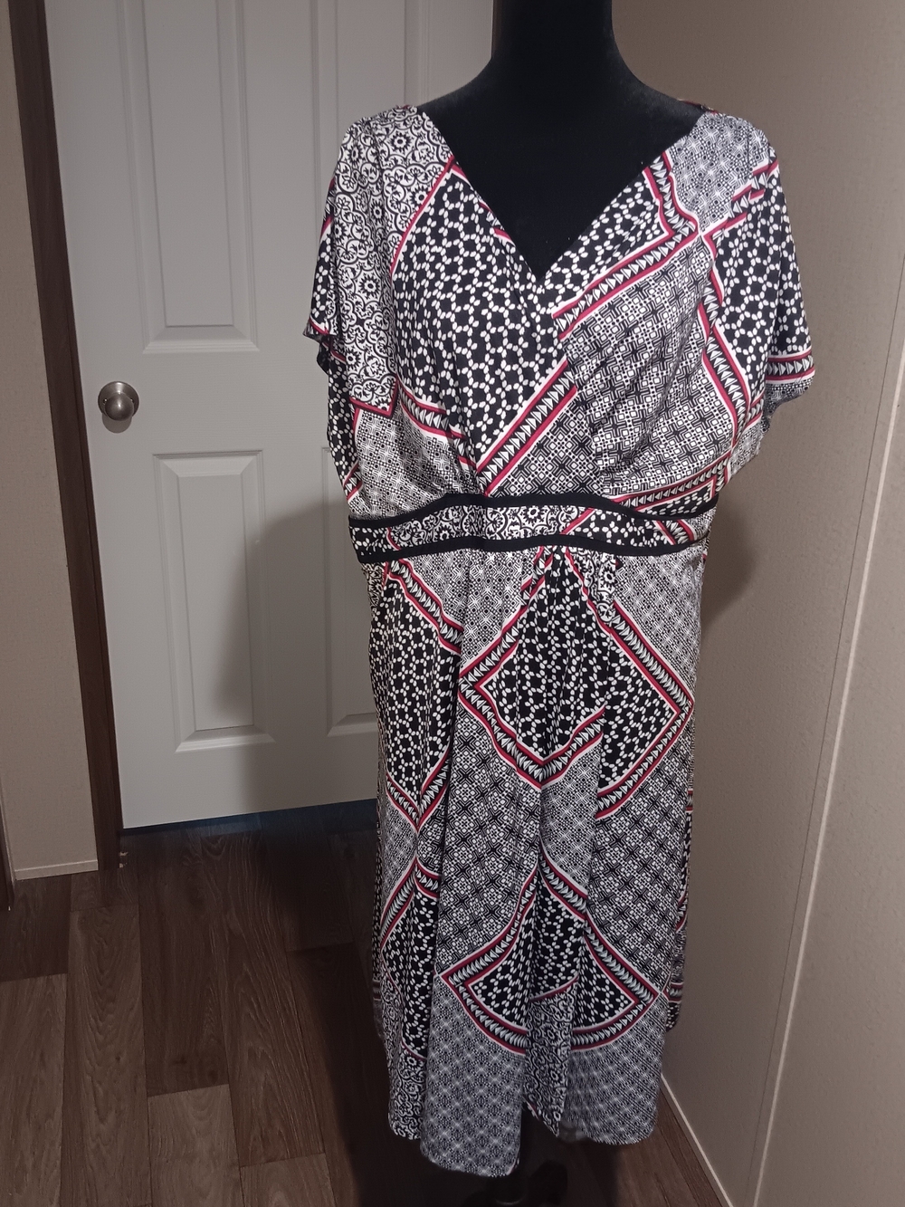 Perseption Women 🍑 Black, White & Red Patterned V-Neck Dress
